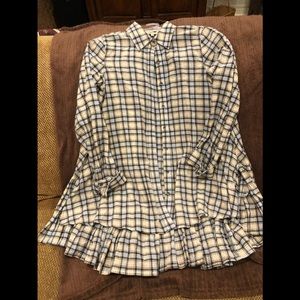 Beautiful and fun plaid shirt with lots of details